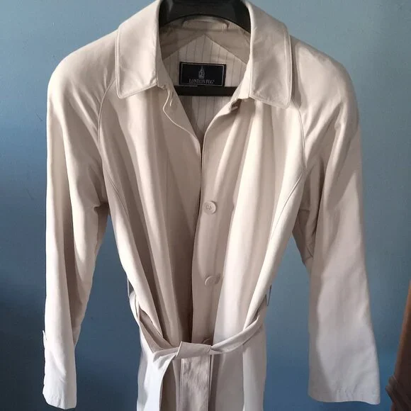 Ladies cream coloured lined London Fog like new size 6P, soft suede-like feel - Picture 1 of 3